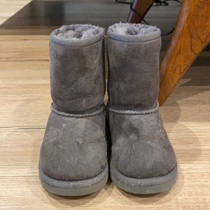 Grey UGG boots toddler size 7